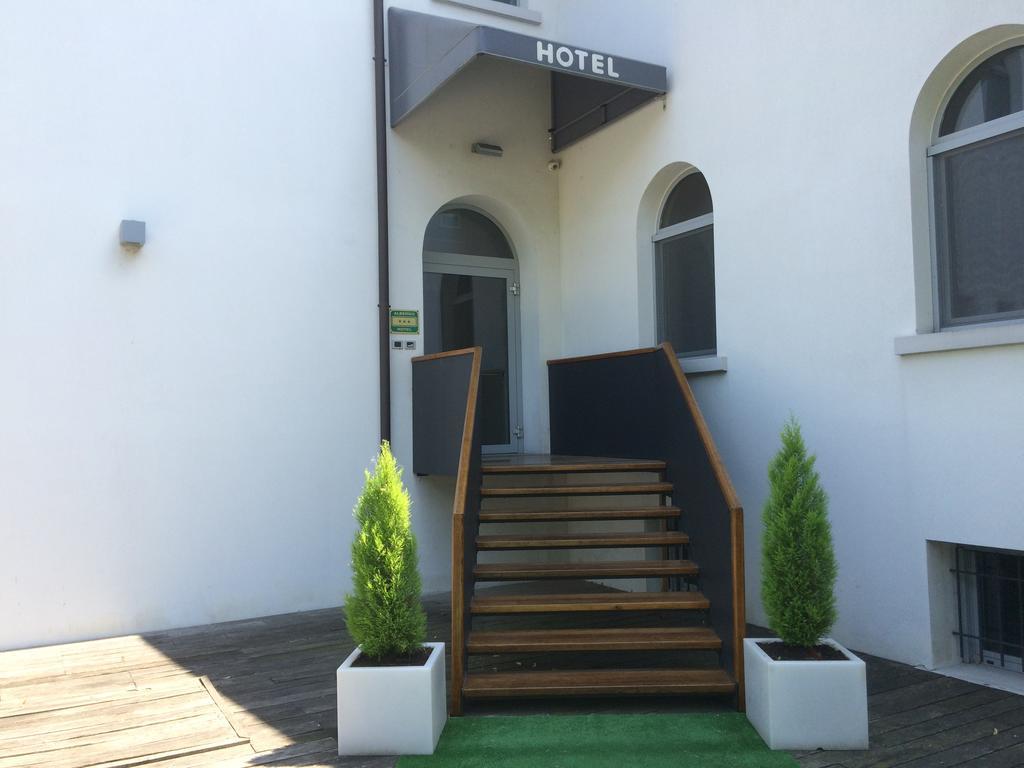 Blue Hotel Suzzara Exterior foto